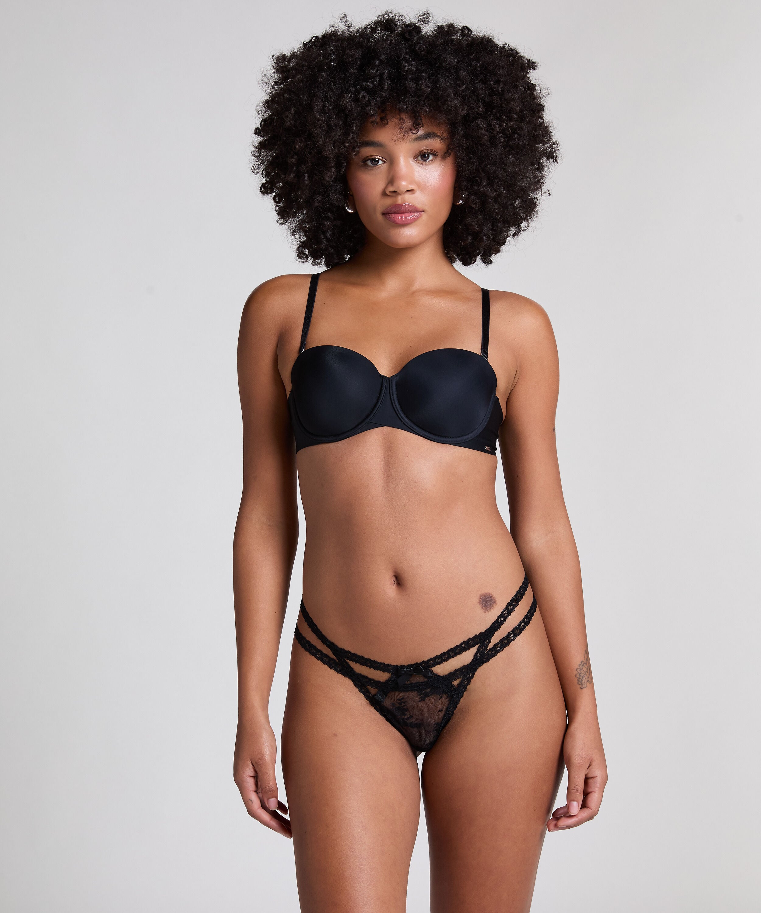 String Tanga Irina, Schwarz
