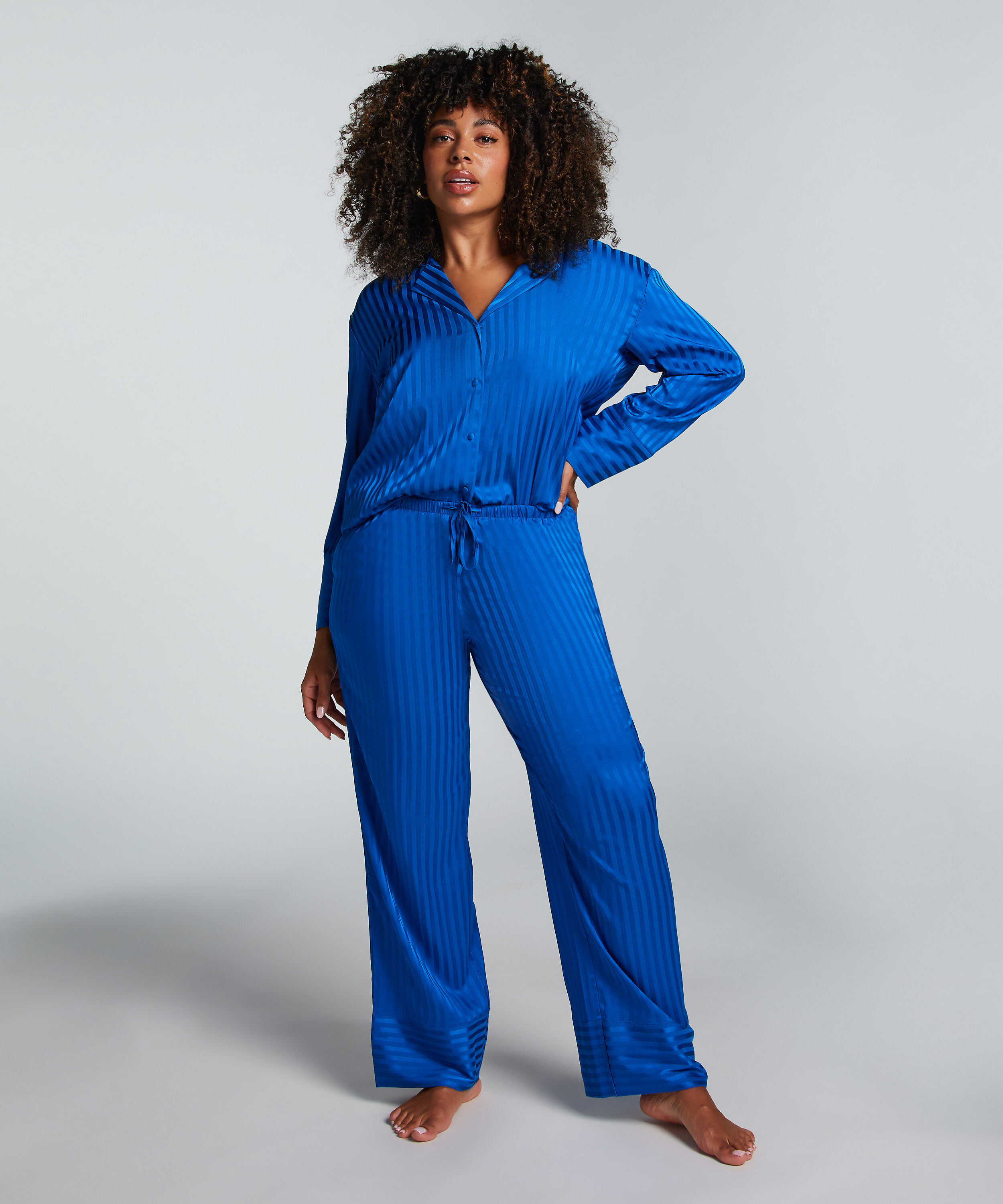Hose Satin, Blau