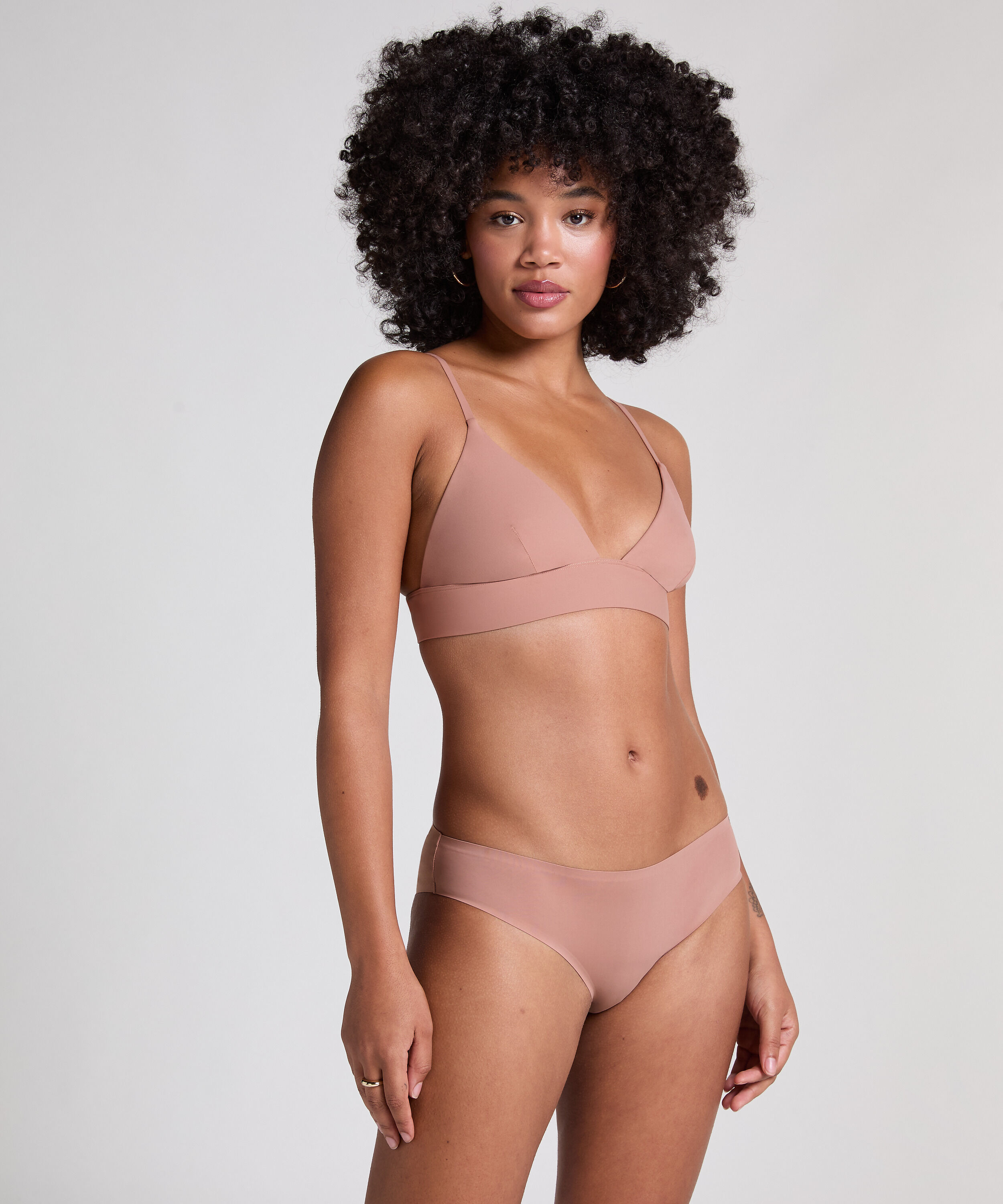 Unsichtbarer Brazilian, Braun Unsichtbarer Brazilian, Braun