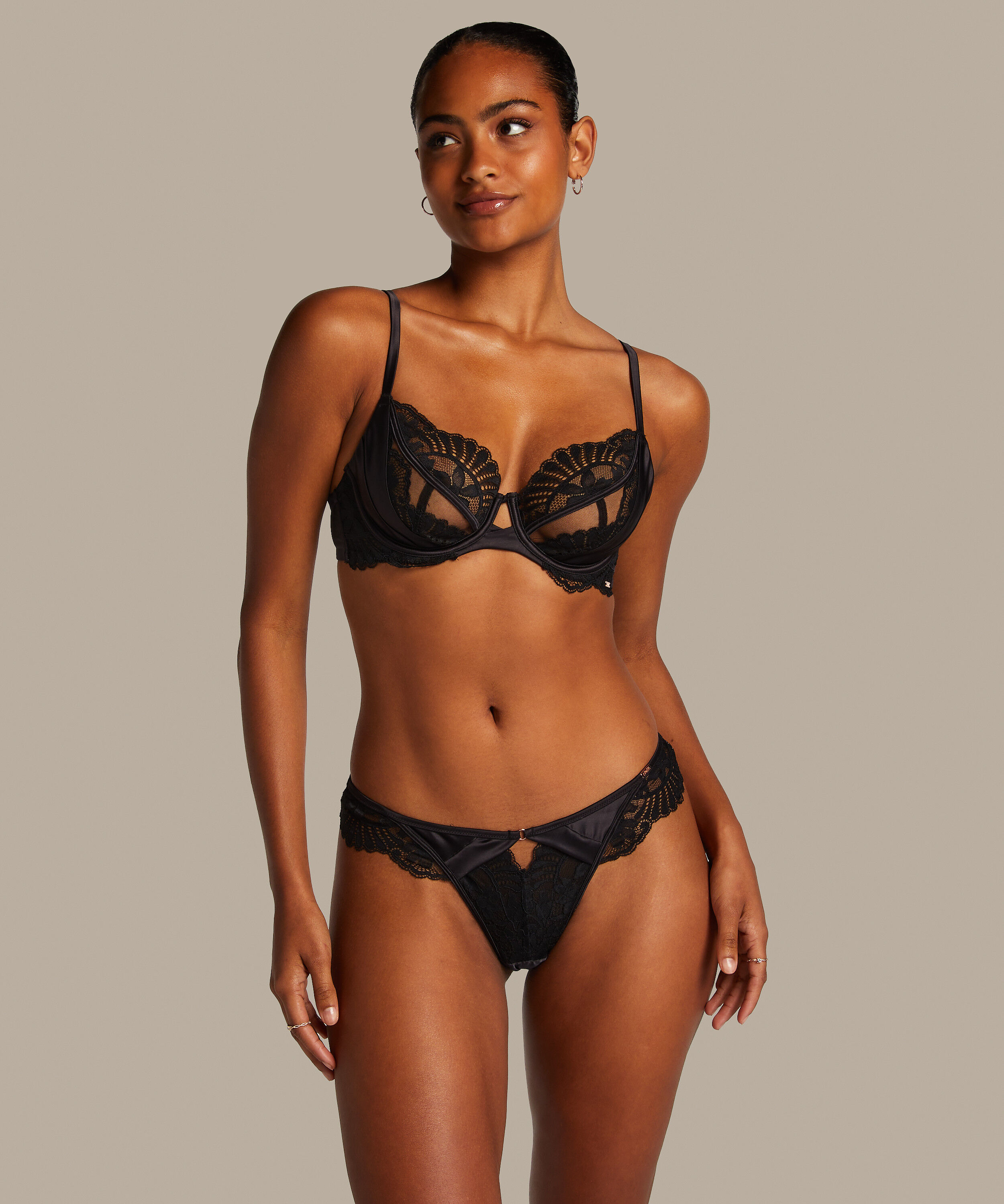 Brazilian Almendra, Schwarz