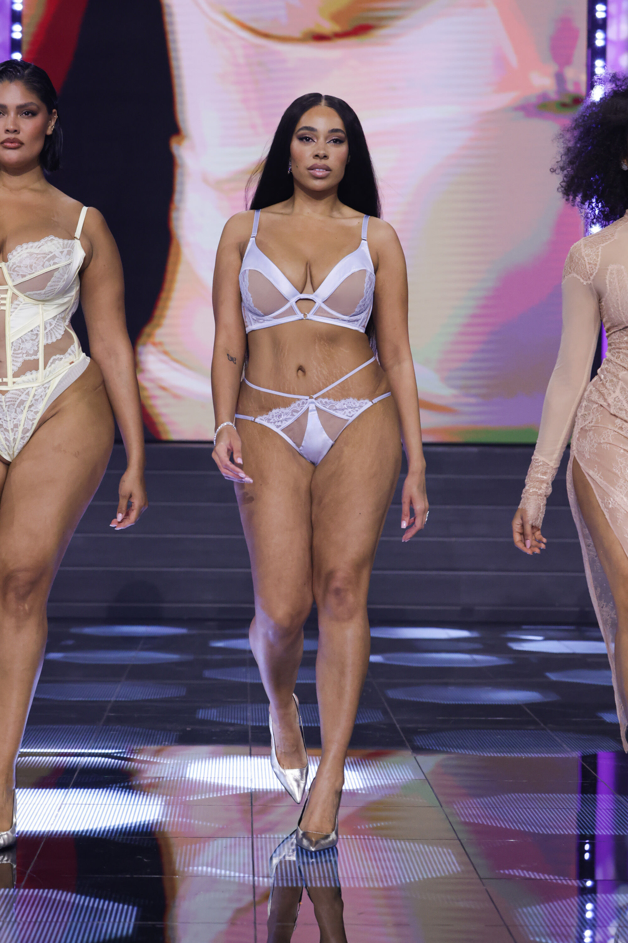 Brazilian offener Schritt Nisha, Blau