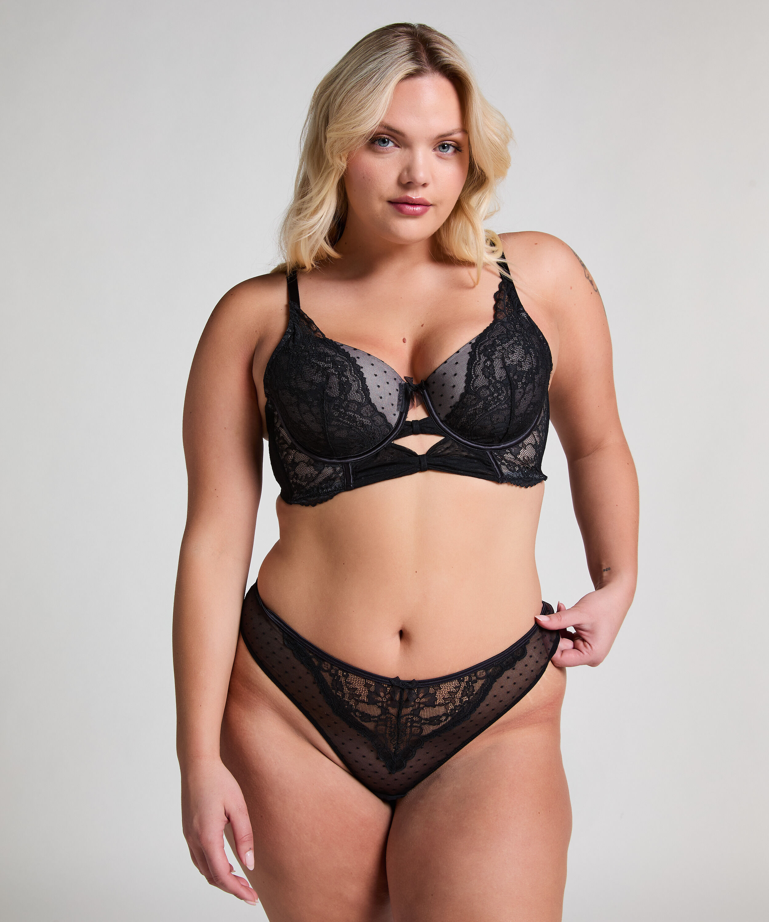 Juliette String, Schwarz