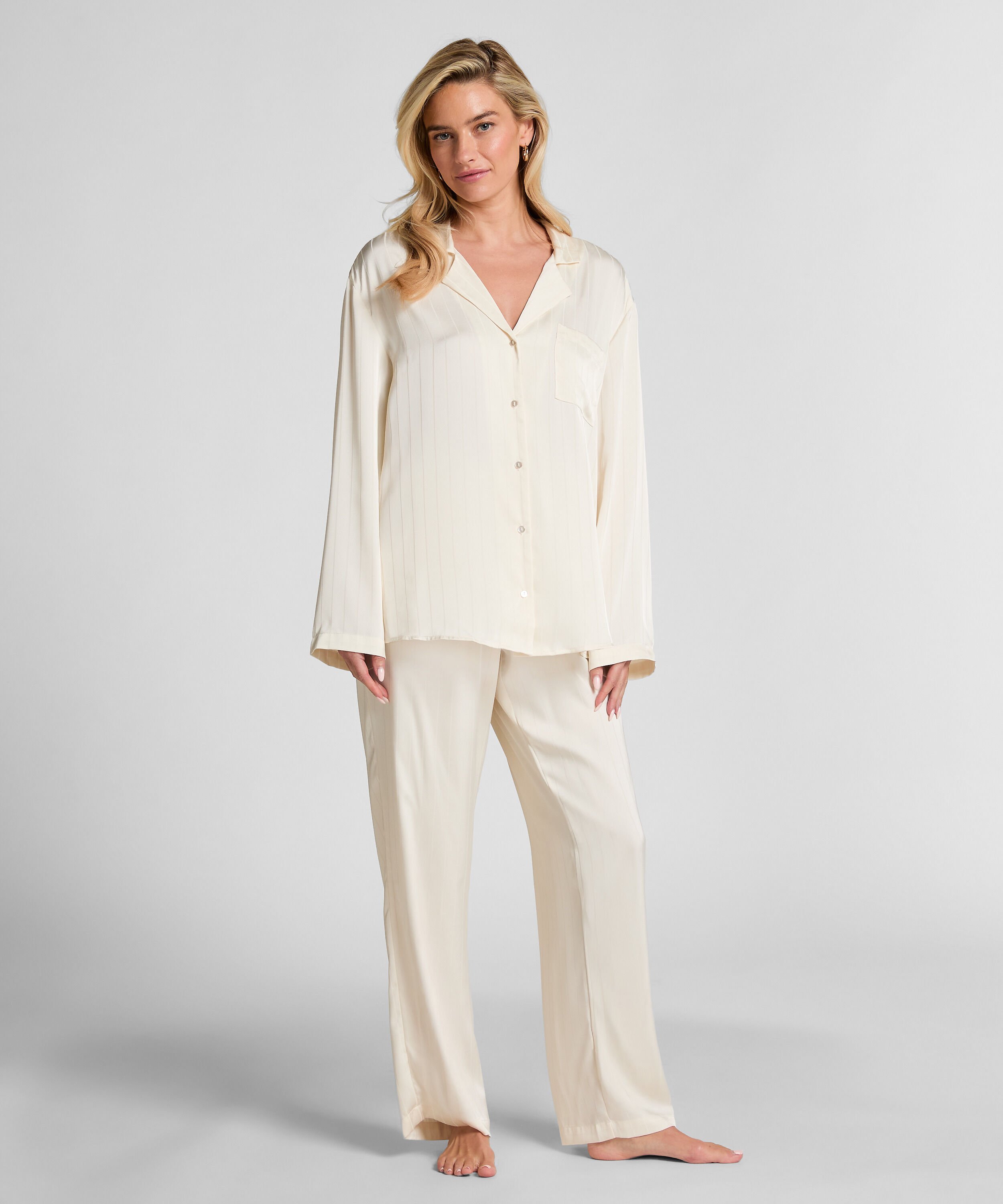 Satinhosen mit Nadelstreifen