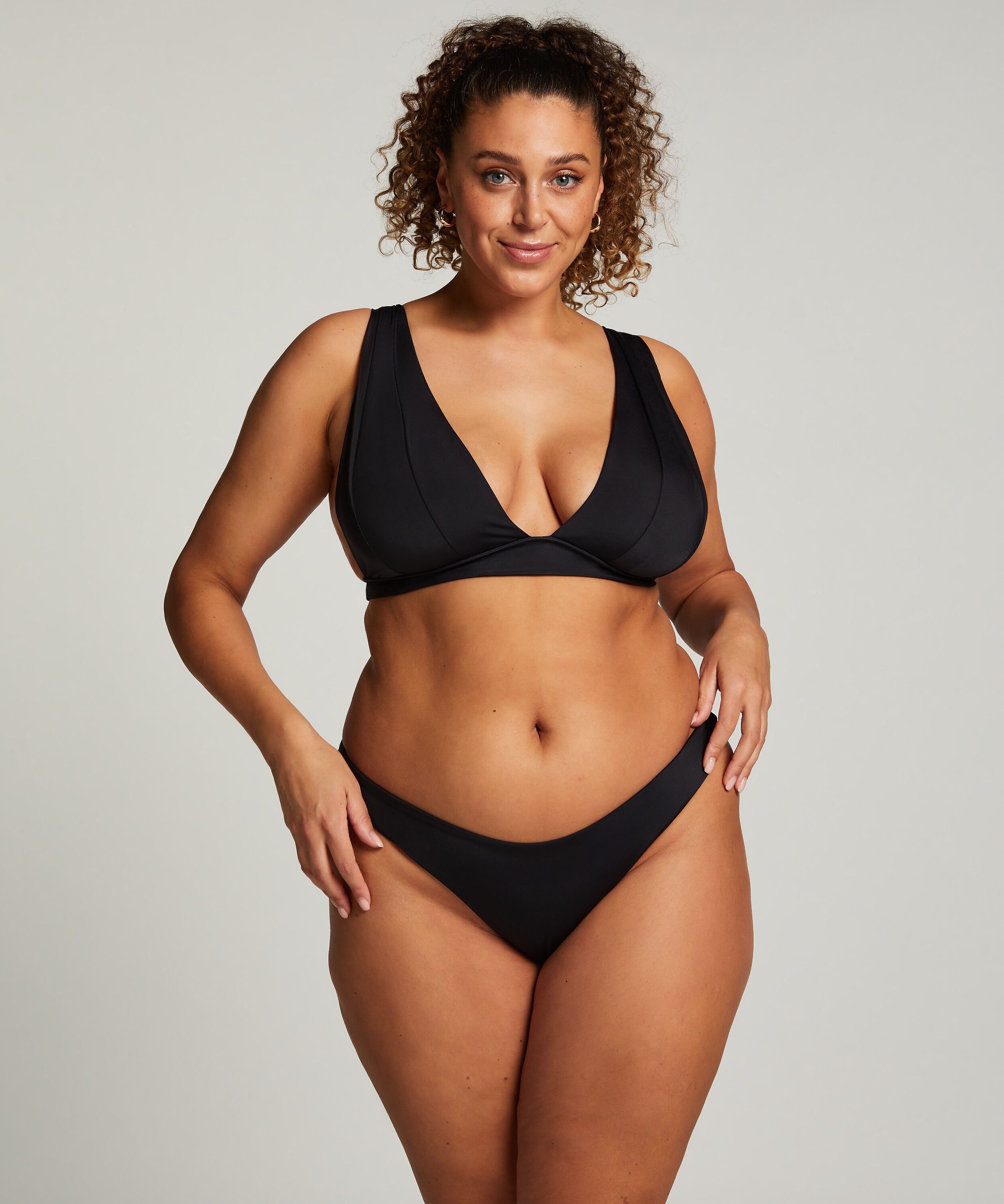 Bikini Slip mit hohem Beinausschnitt Luxe