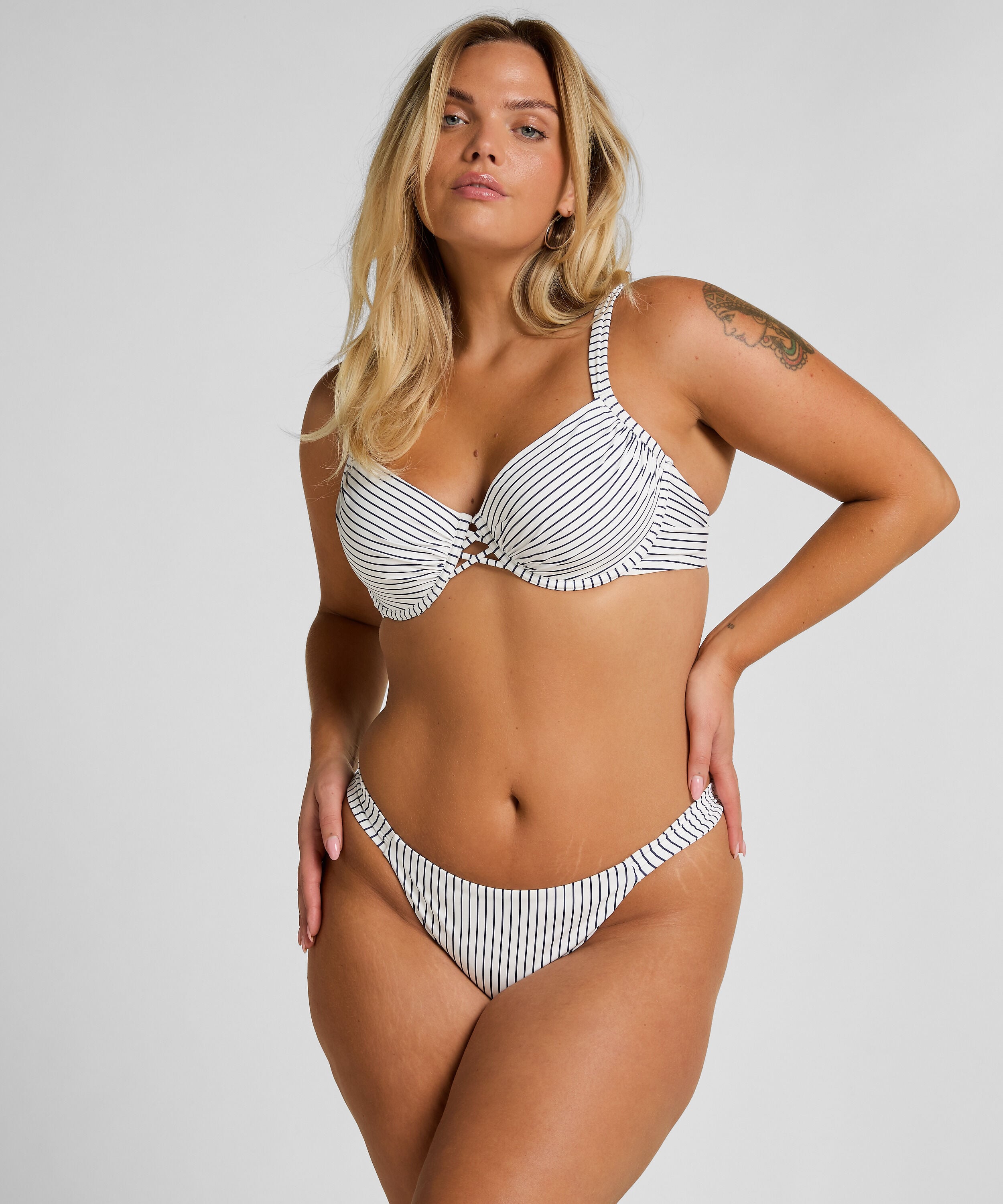 Highleg Bikinihose Stripes, Weiß Highleg Bikinihose Stripes, Weiß