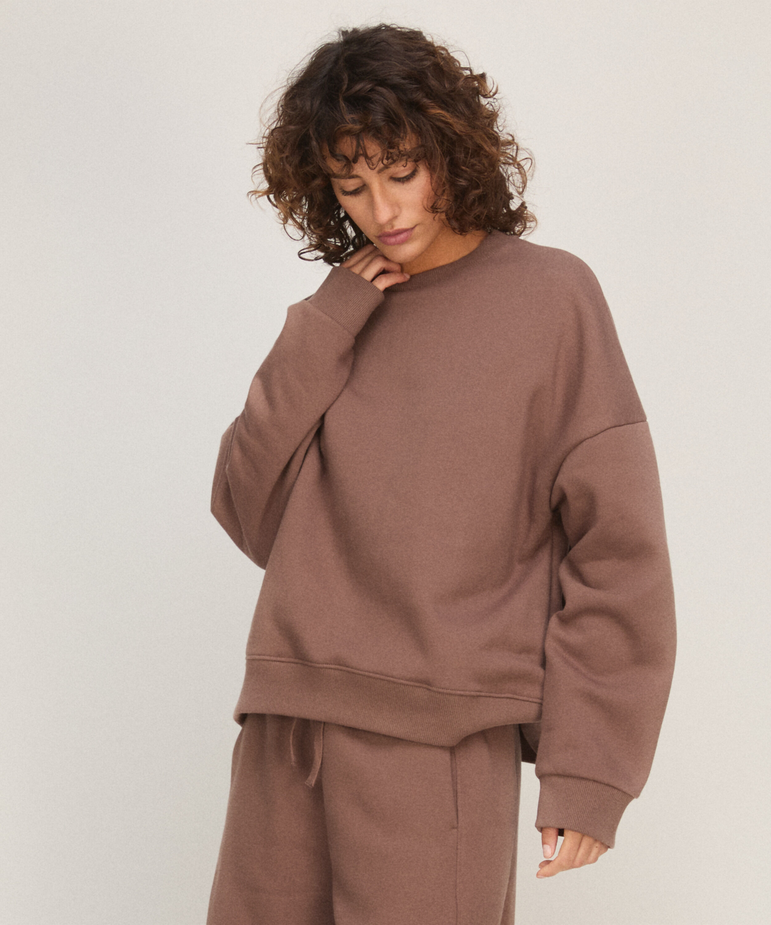Sweat mit Rundhalsausschnitt aus angerautem Sweatstoff, Braun