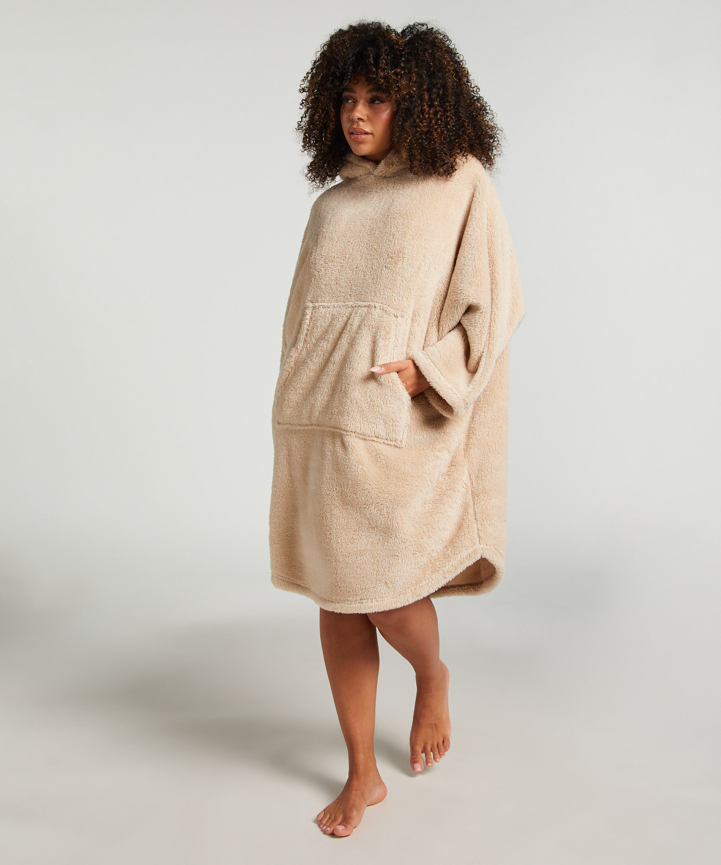 Kleid aus Snuggle Fleece Lounge, Beige