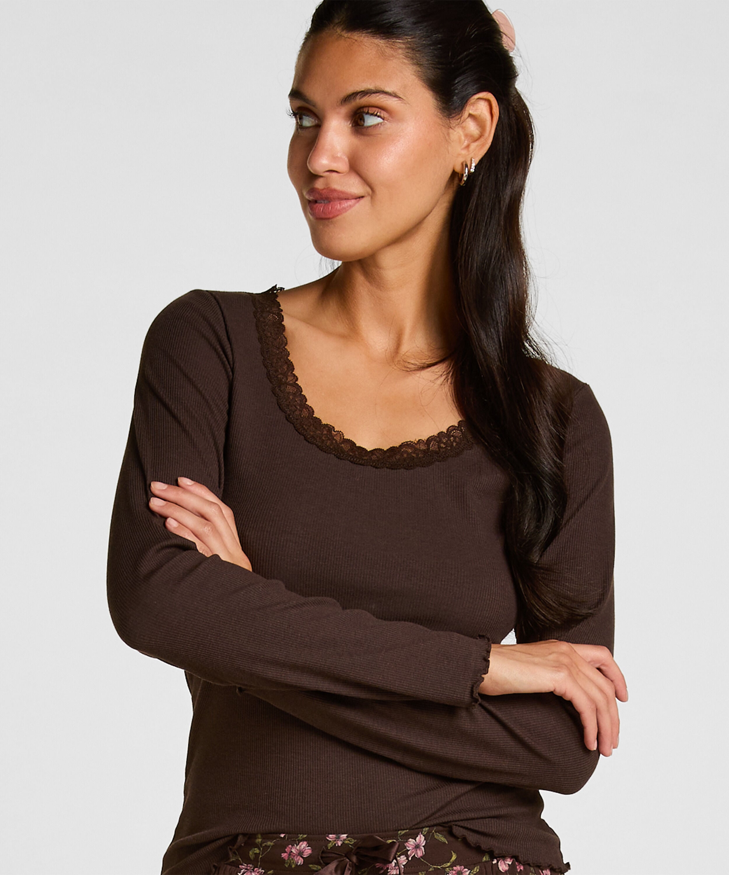 Geripptes Langarmshirt mit Spitze, Braun Geripptes Langarmshirt mit Spitze, Braun