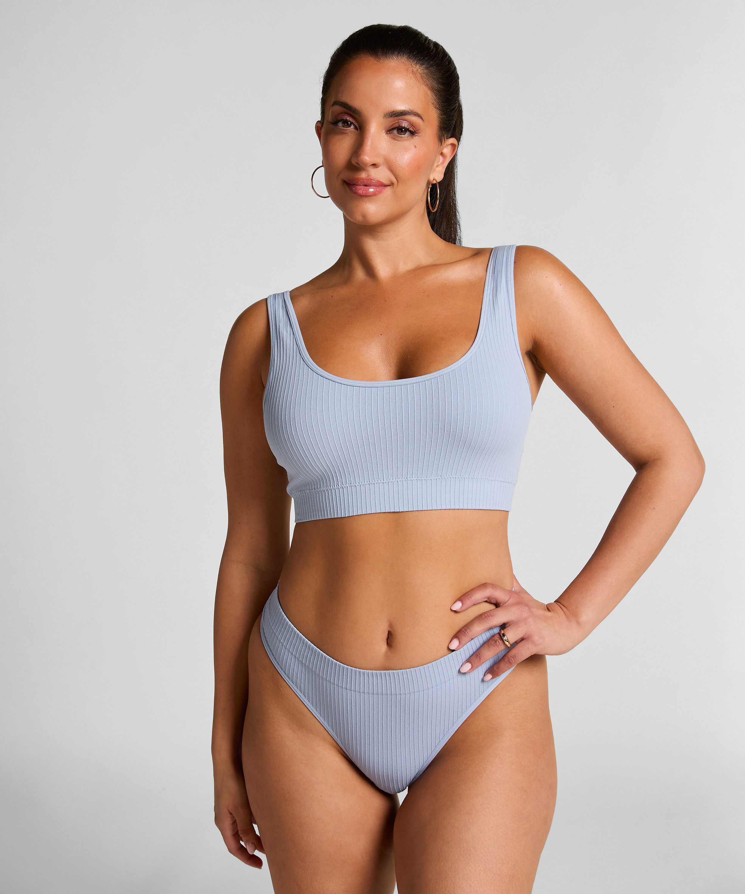 Hoch ausgeschnittener String Dianne, Blau