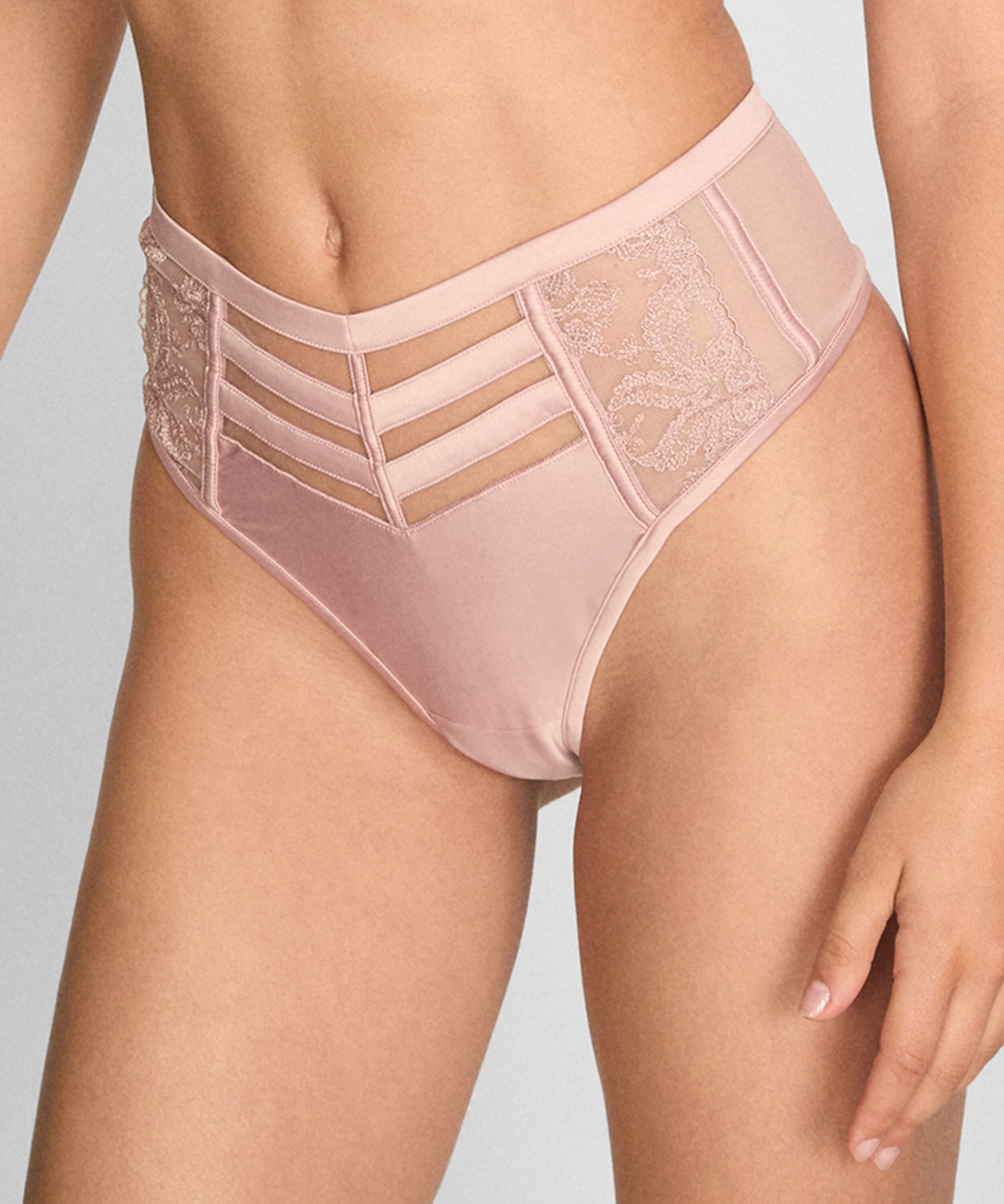 High-Cut String Rosa