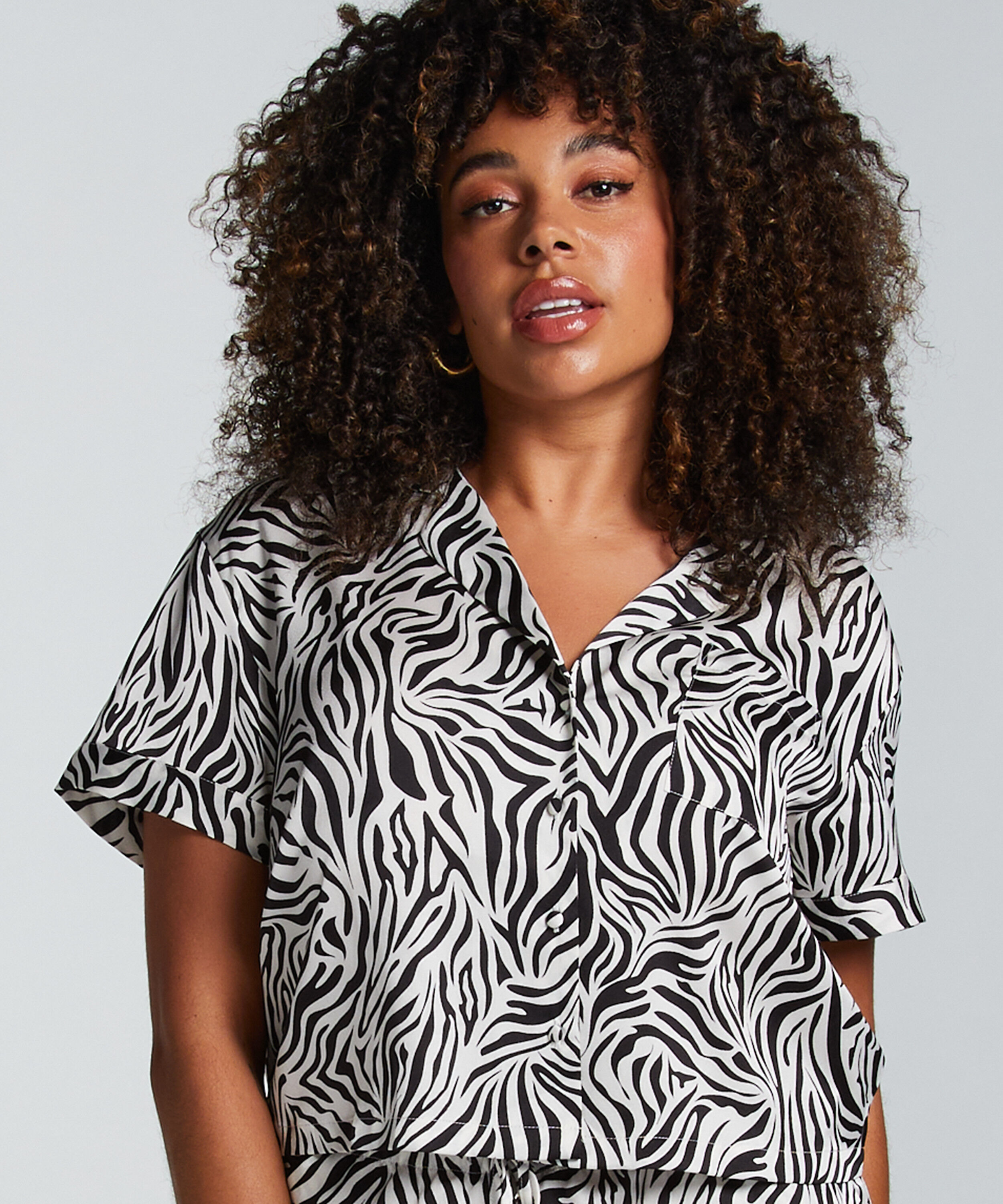 Kurzärmelige Satin-Jacke, Weiß