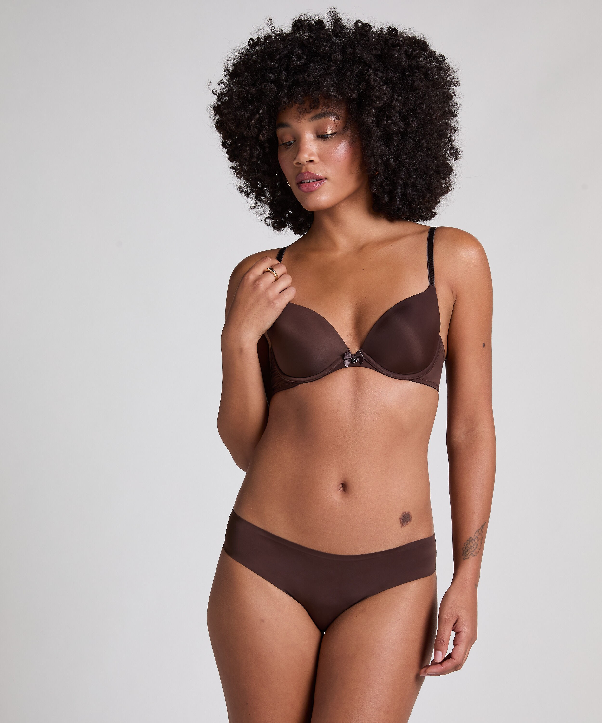 Unsichtbarer Brazilian, Braun Unsichtbarer Brazilian, Braun