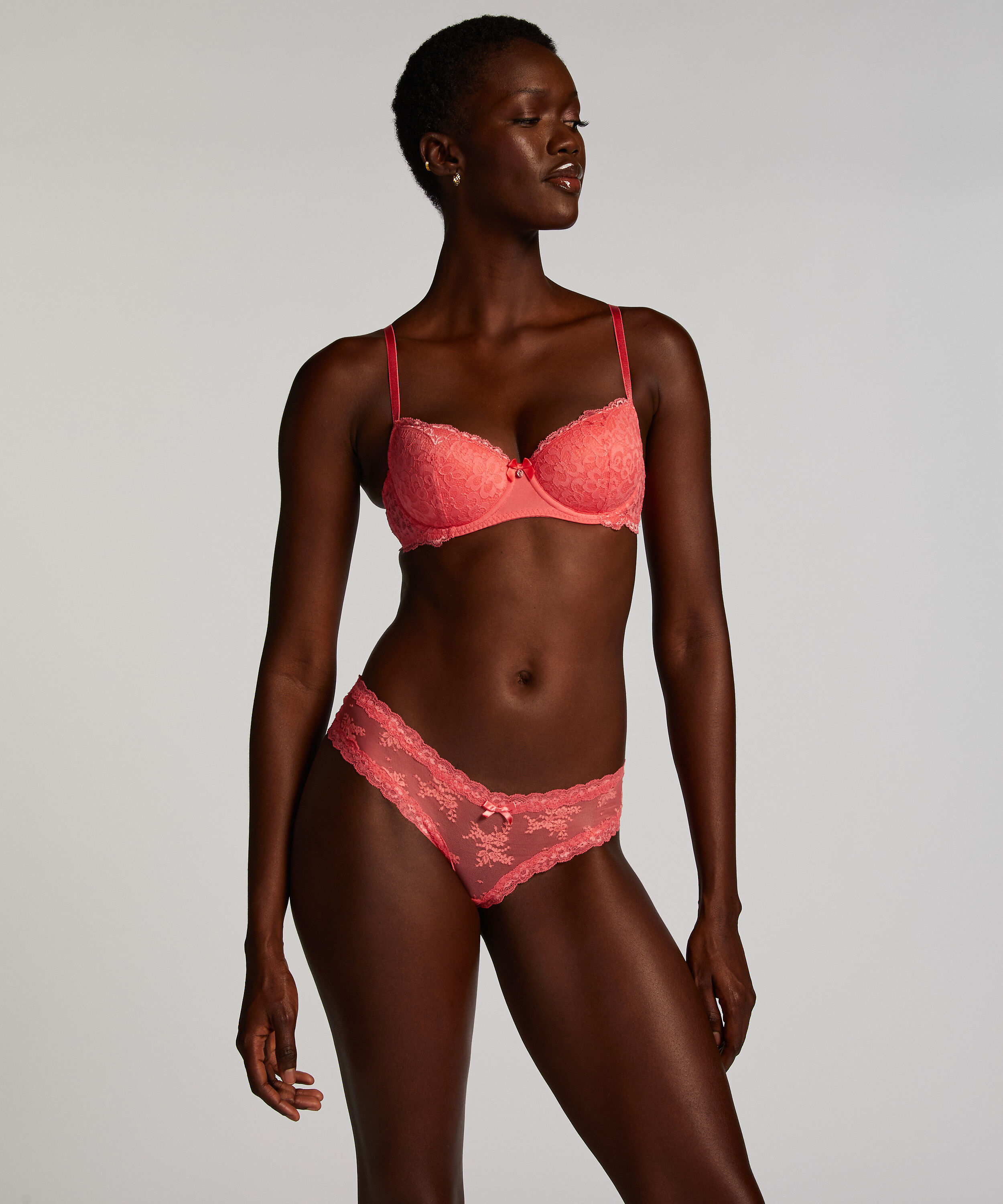 Brazilian V-shape mesh, Rose
