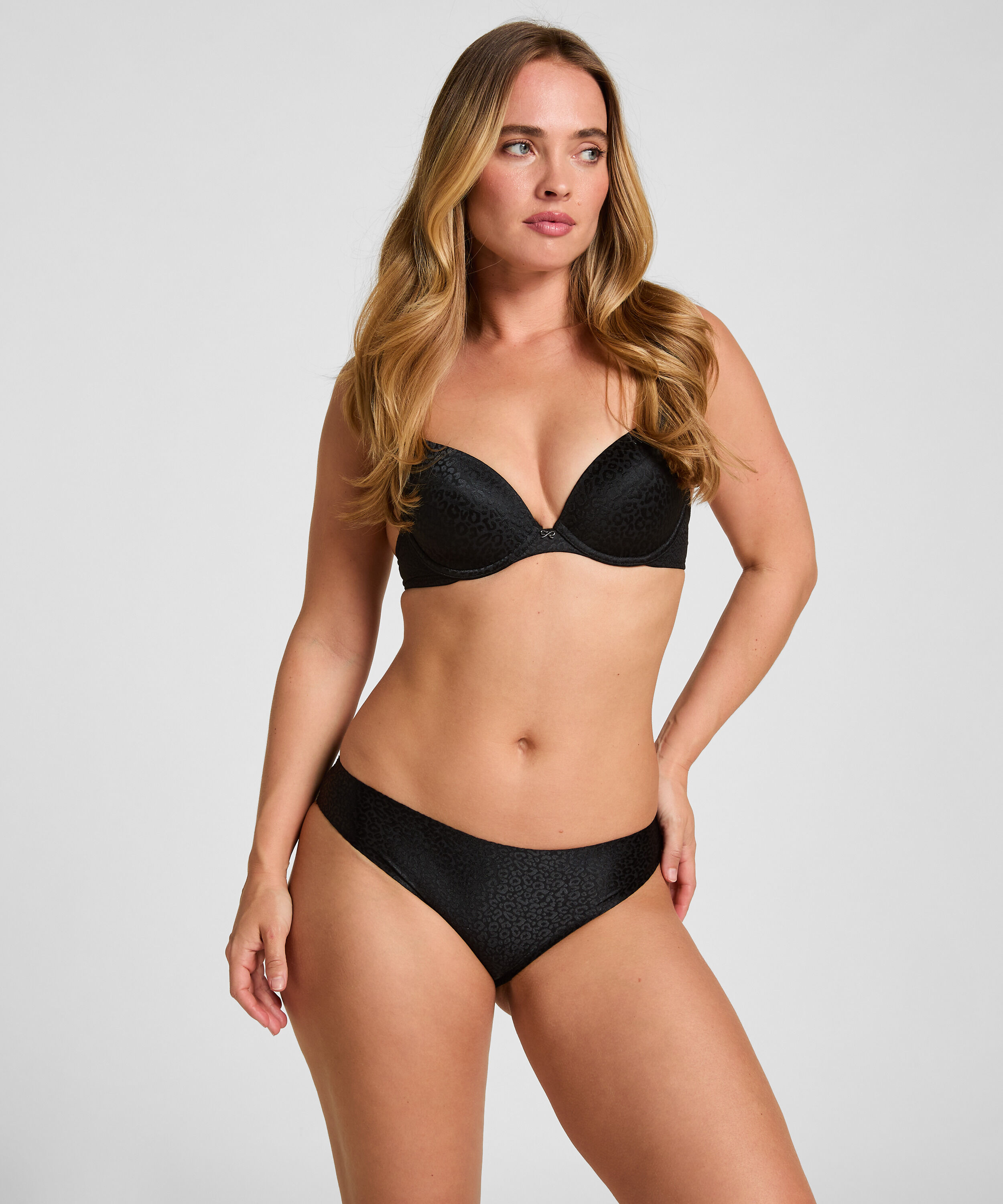 Brazilian Jackie, Schwarz