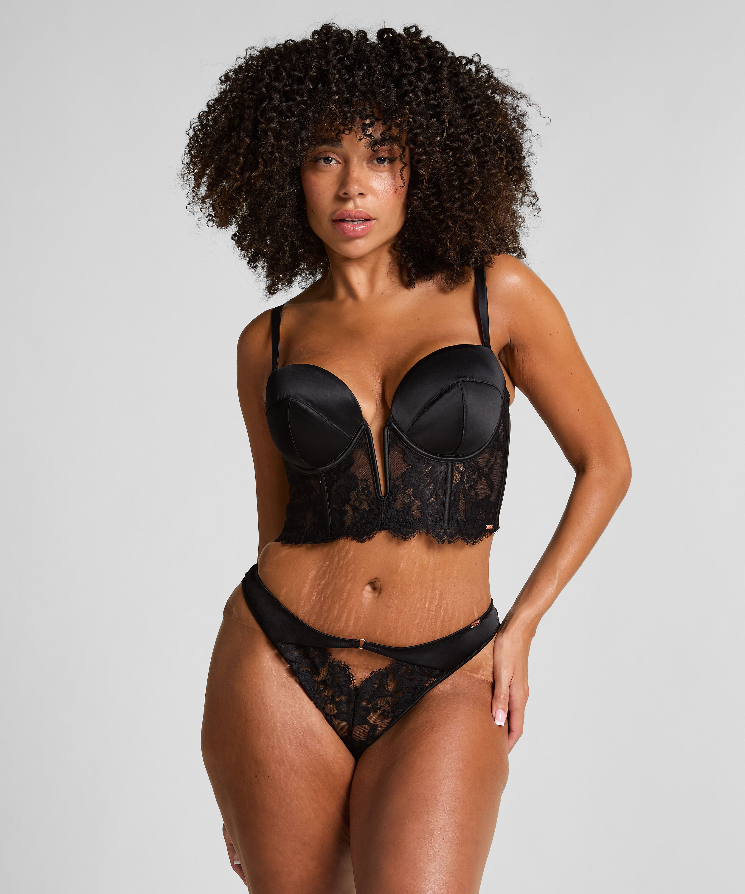 Grace Brazilian mit hohem Beinausschnitt, Schwarz