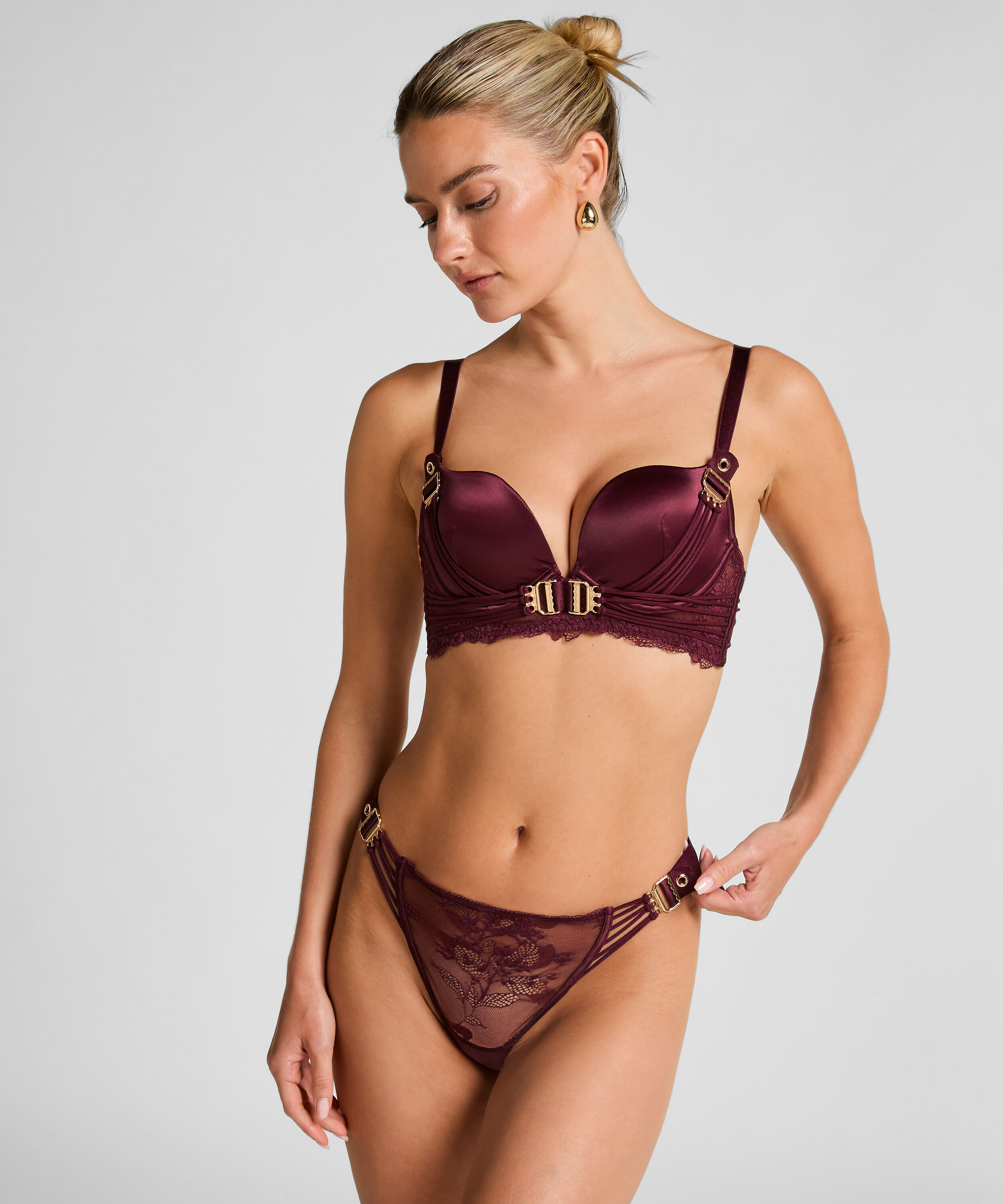 String Avela, Rot