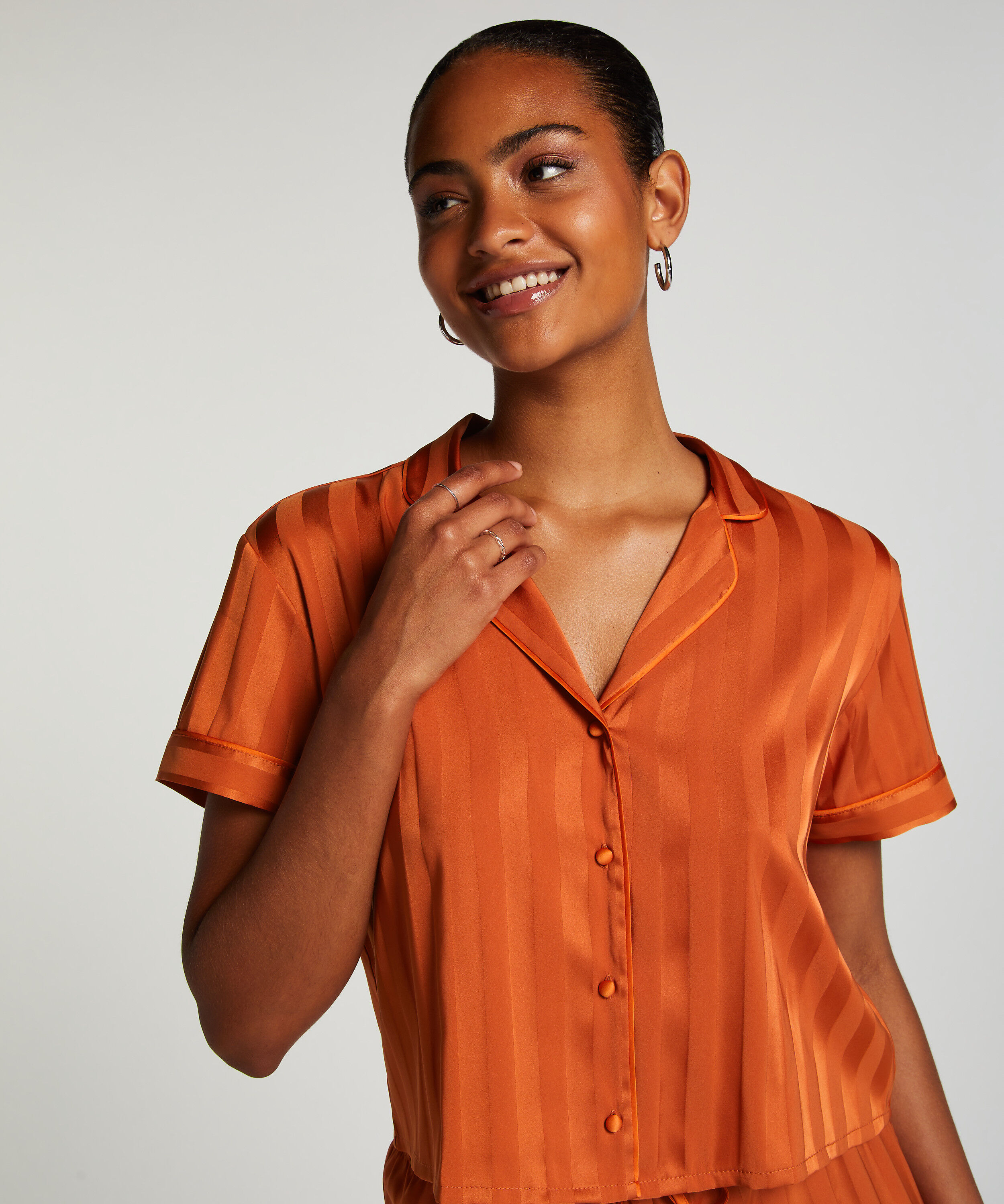 Kurzärmelige Satin-Jacke, Orange