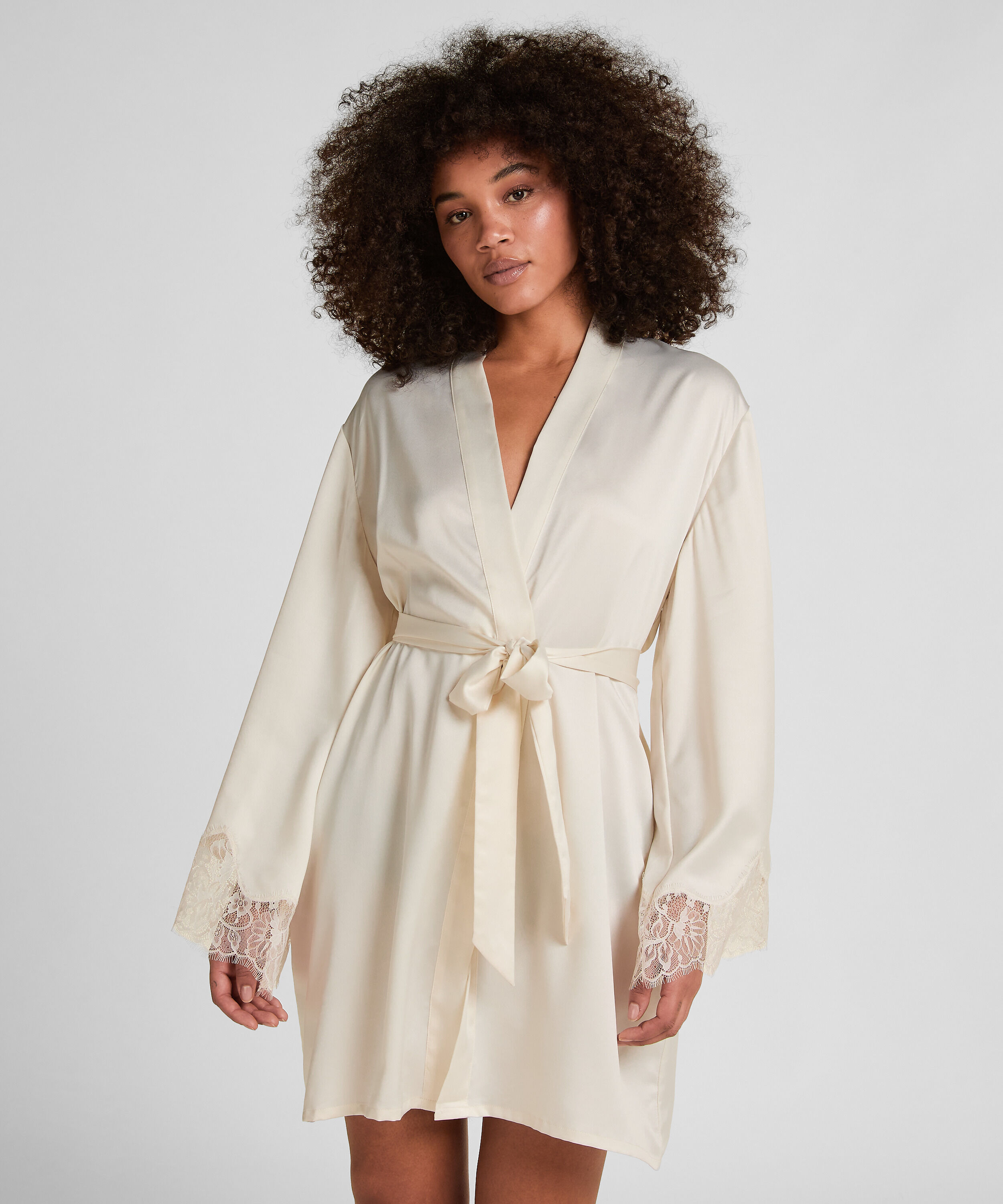 Kimono aus Satin Valerie, Weiß