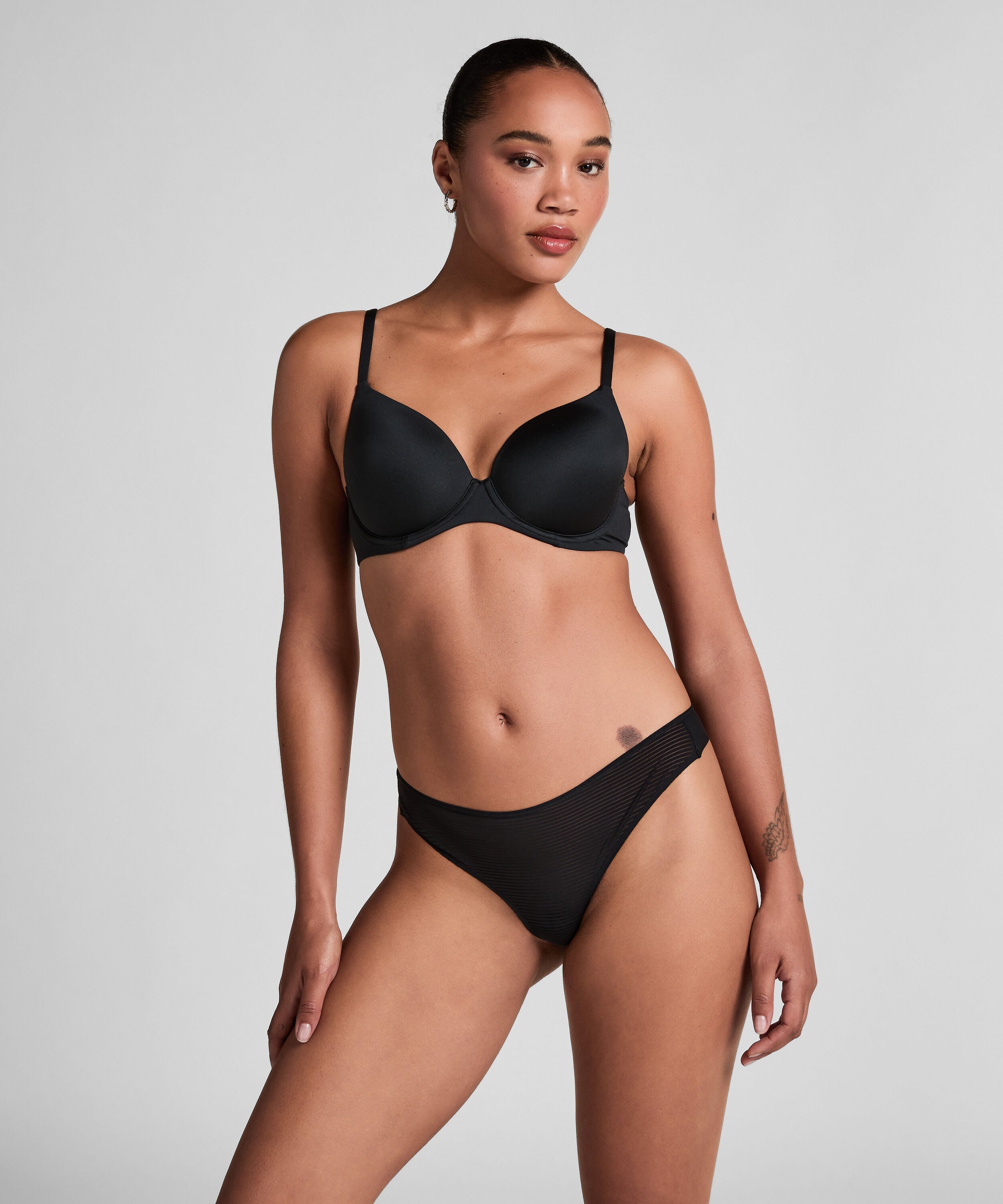 Invisible String Stripe Mesh, Schwarz
