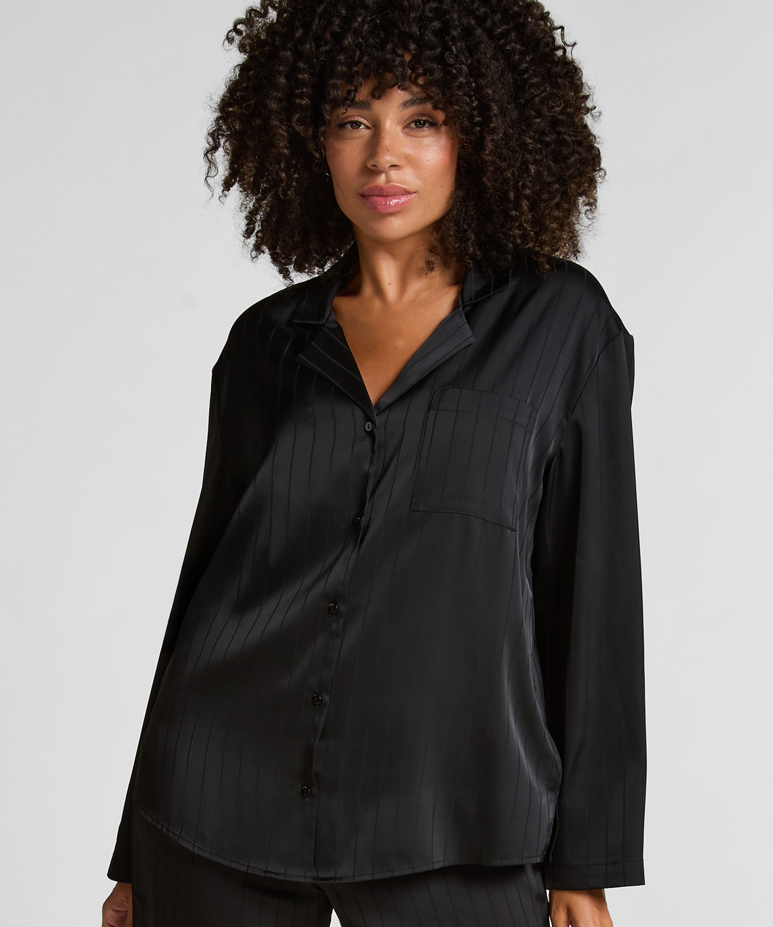Satinjacke mit Nadelstreifen, Schwarz