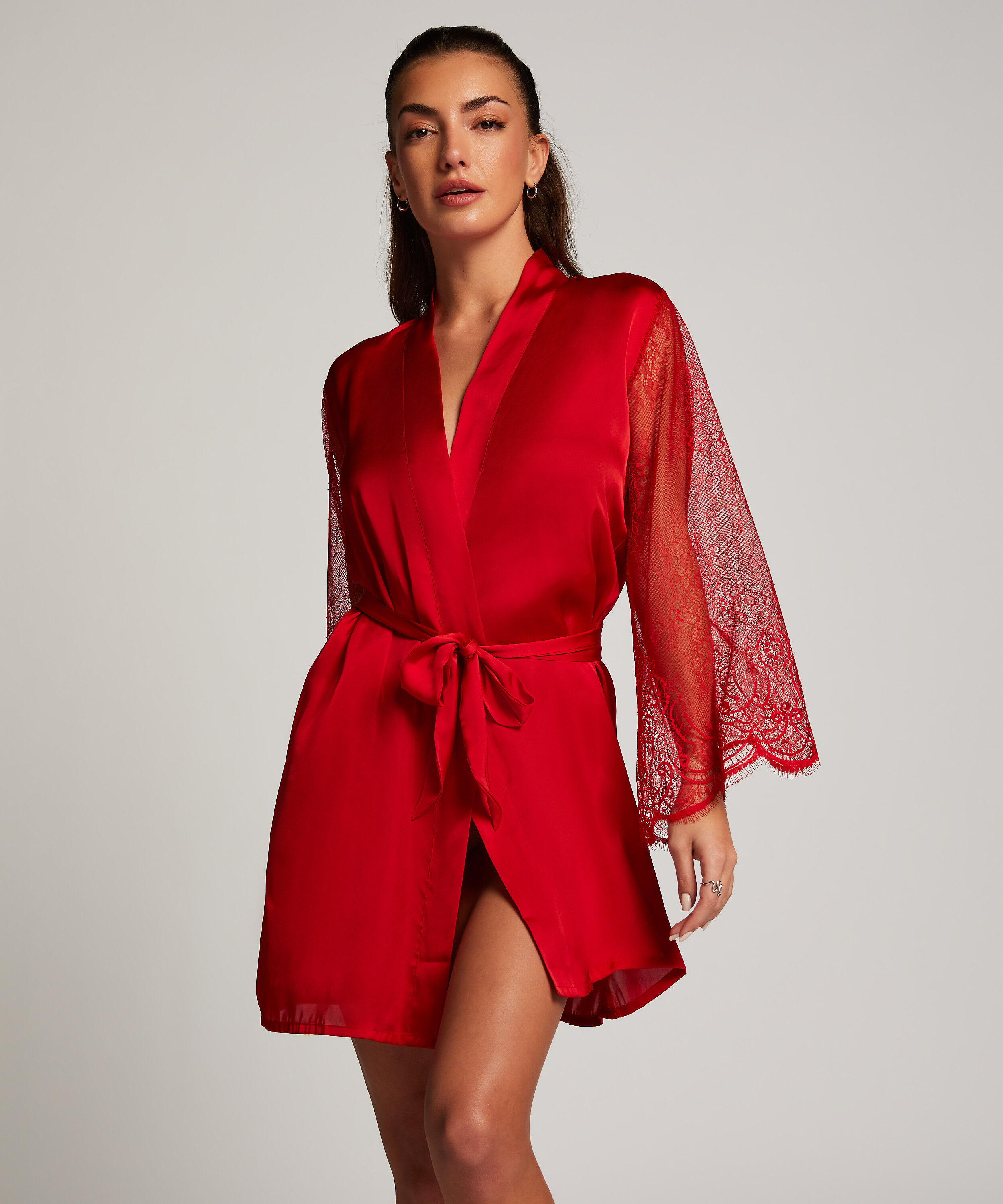 Kimono Satin und Spitze, Rot Kimono Satin und Spitze, Rot