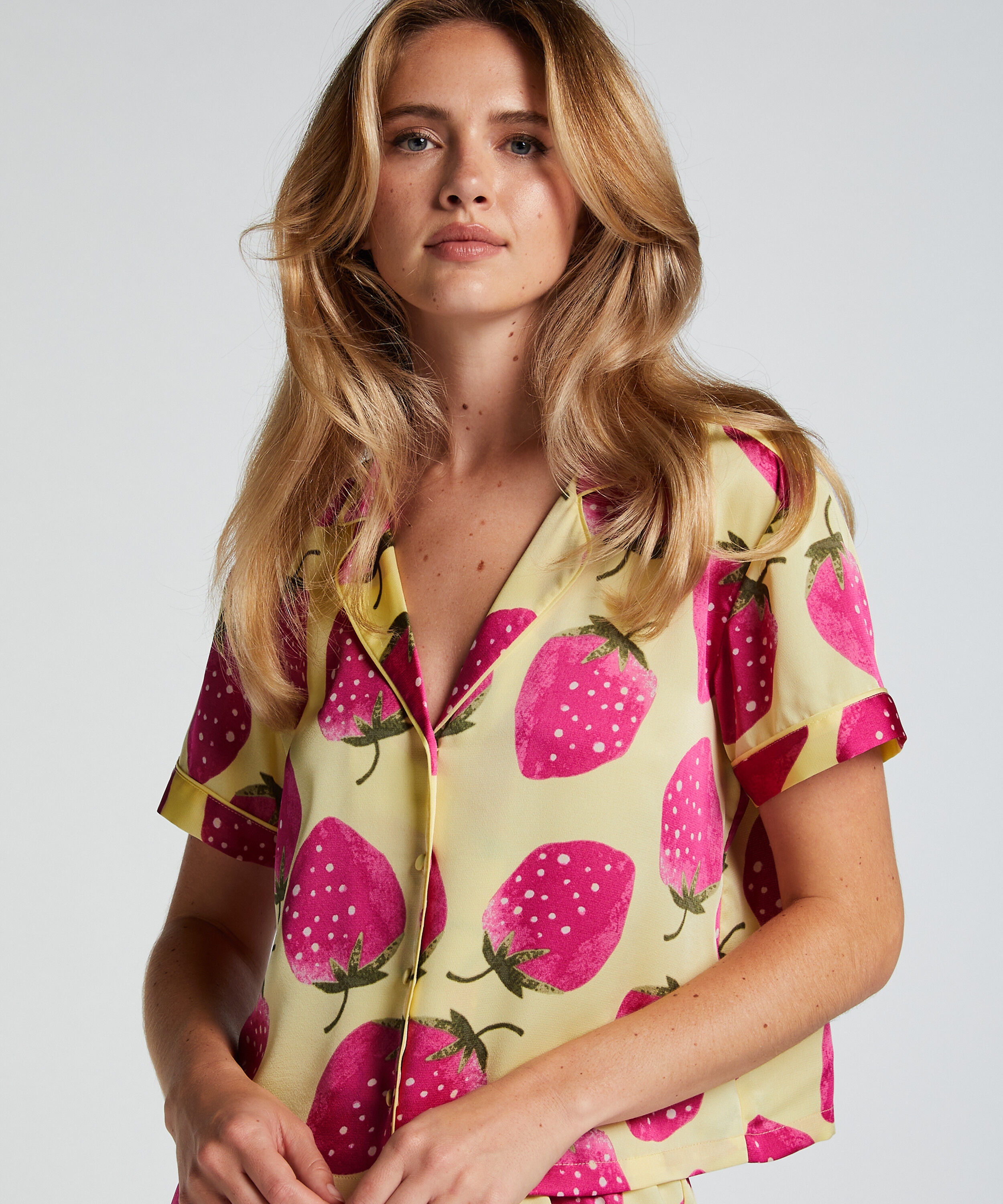 Kurzärmelige Satin-Jacke, Gelb