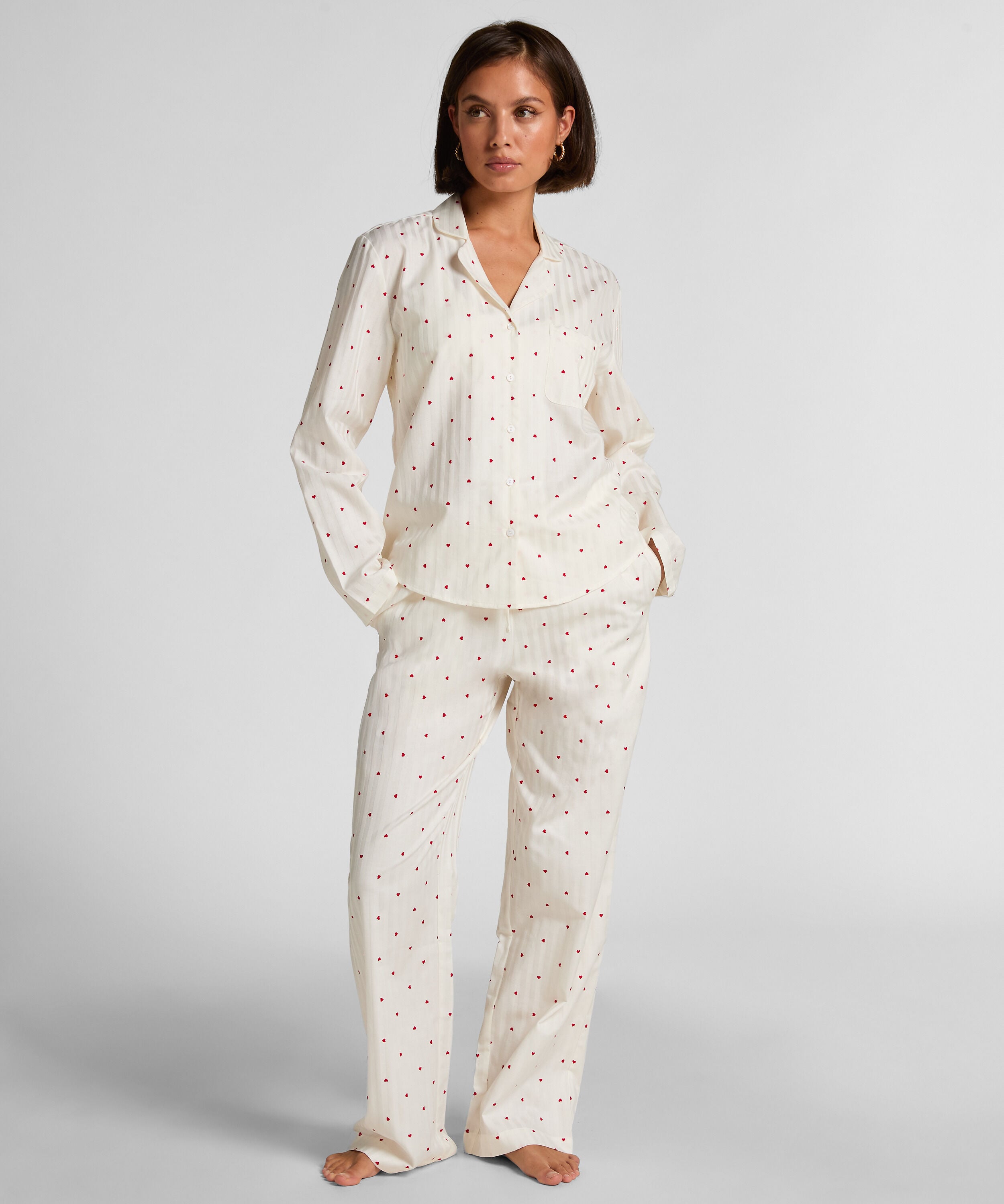 Pyjamaset aus Baumwolle mit Herzen, Weiß Pyjamaset aus Baumwolle mit Herzen, Weiß