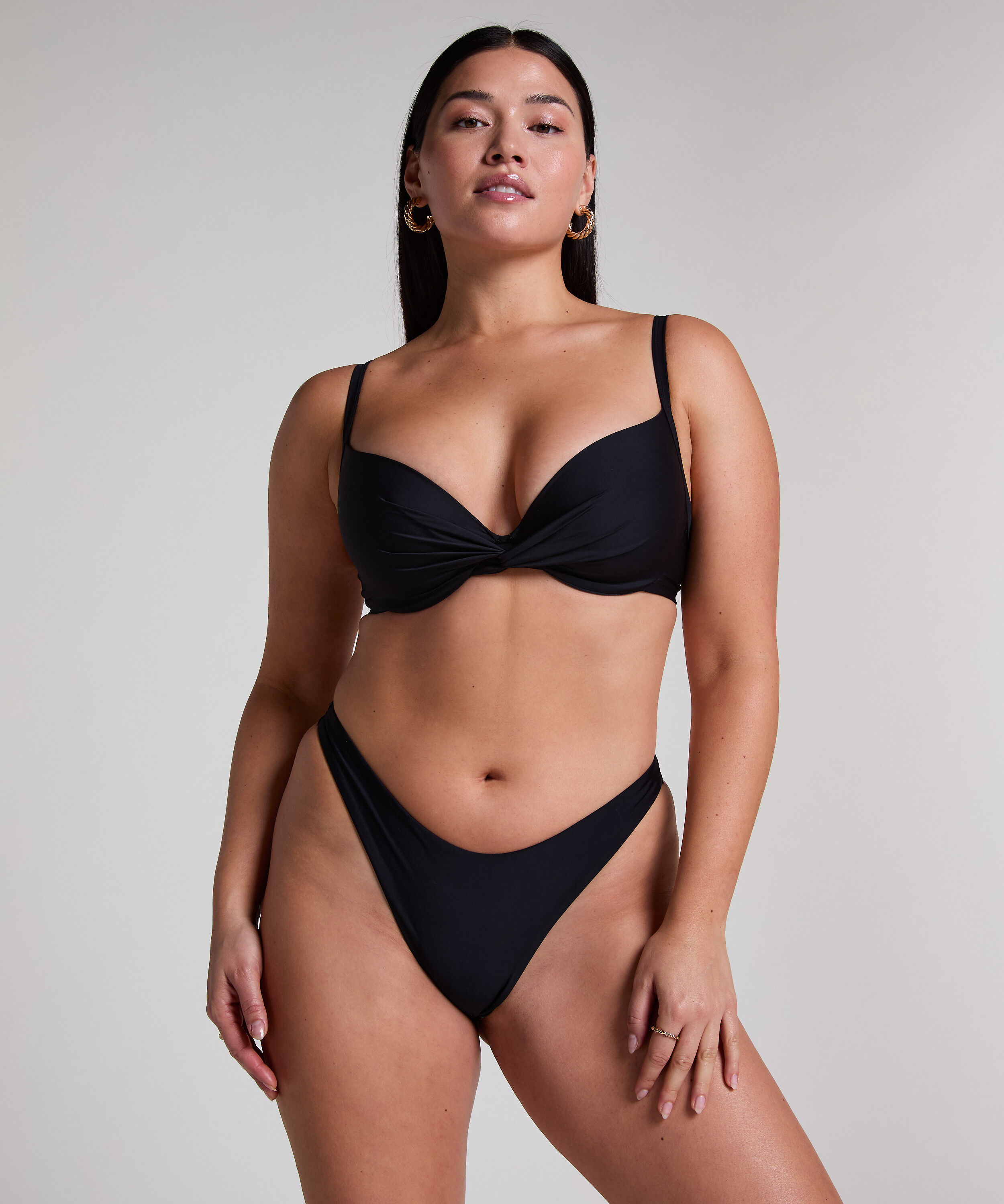 Bikini Slip mit hohem Beinausschnitt Luna, Schwarz