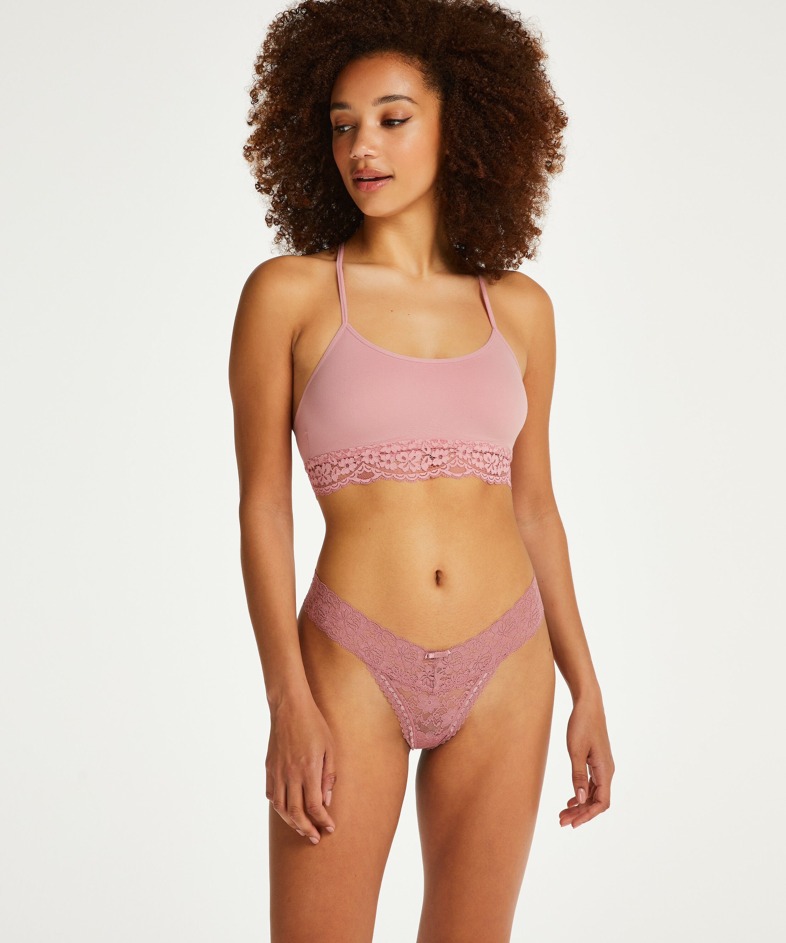 Besonders niedriggeschnittener V-String, Lila