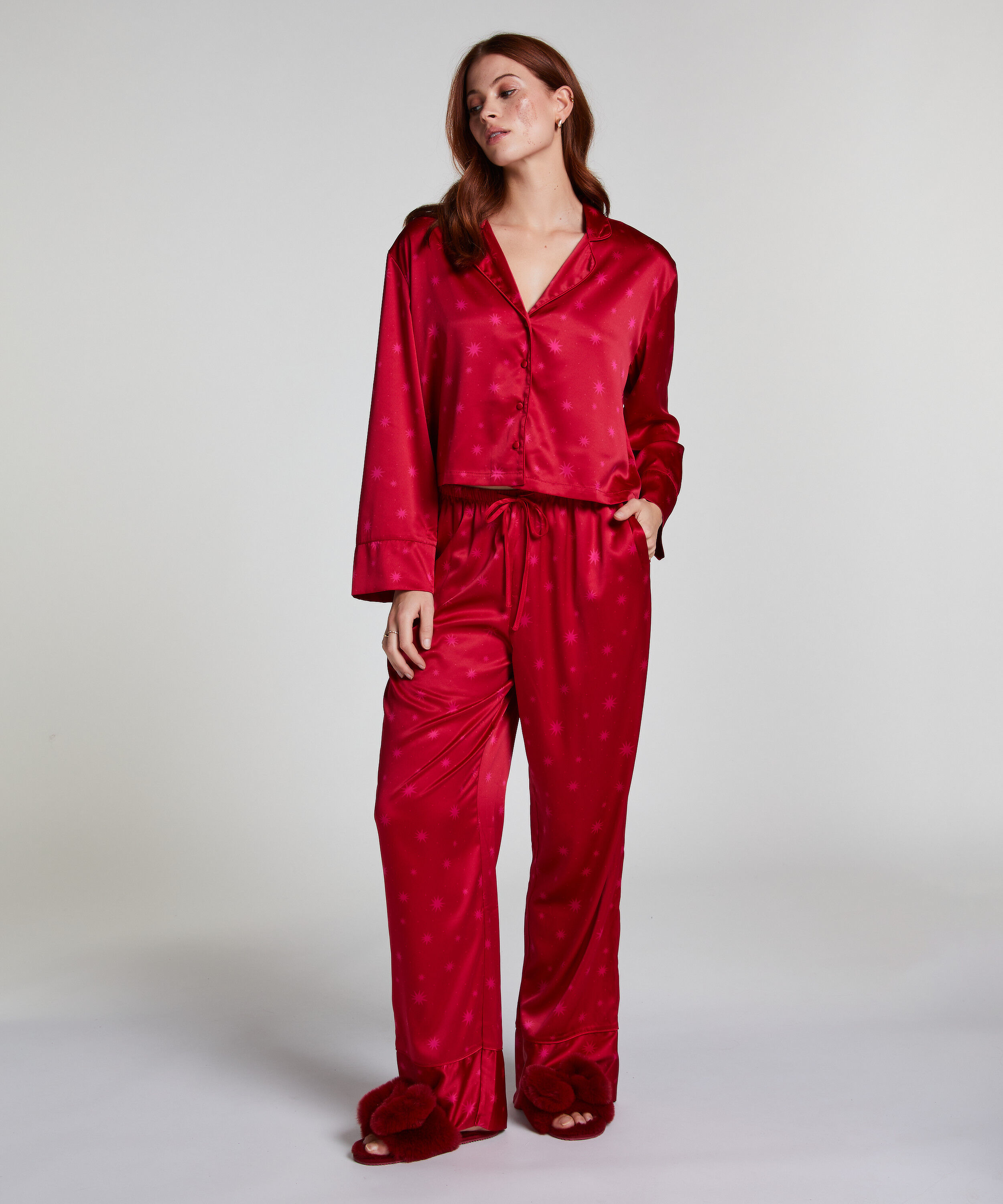 Hose Satin, Rot