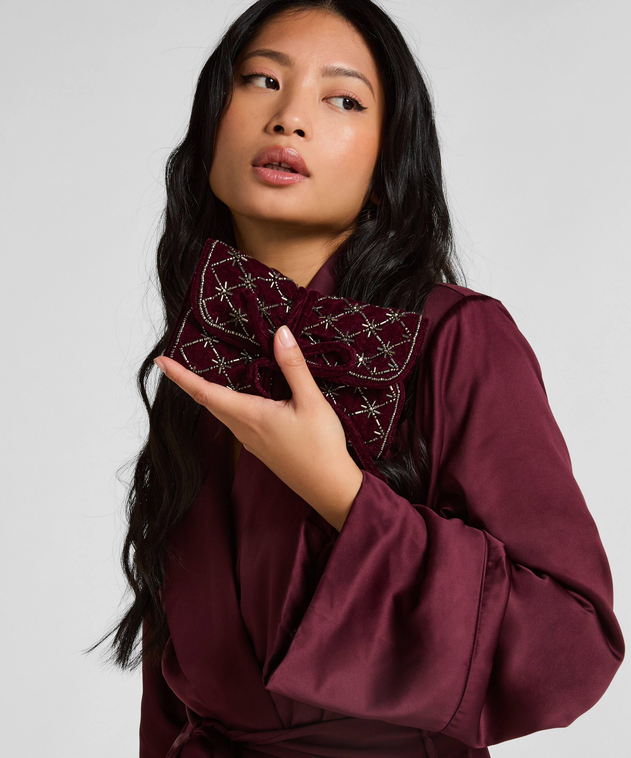 Perlenverziertes Schmuck-Wickeletui, Lila Perlenverziertes Schmuck-Wickeletui, Lila