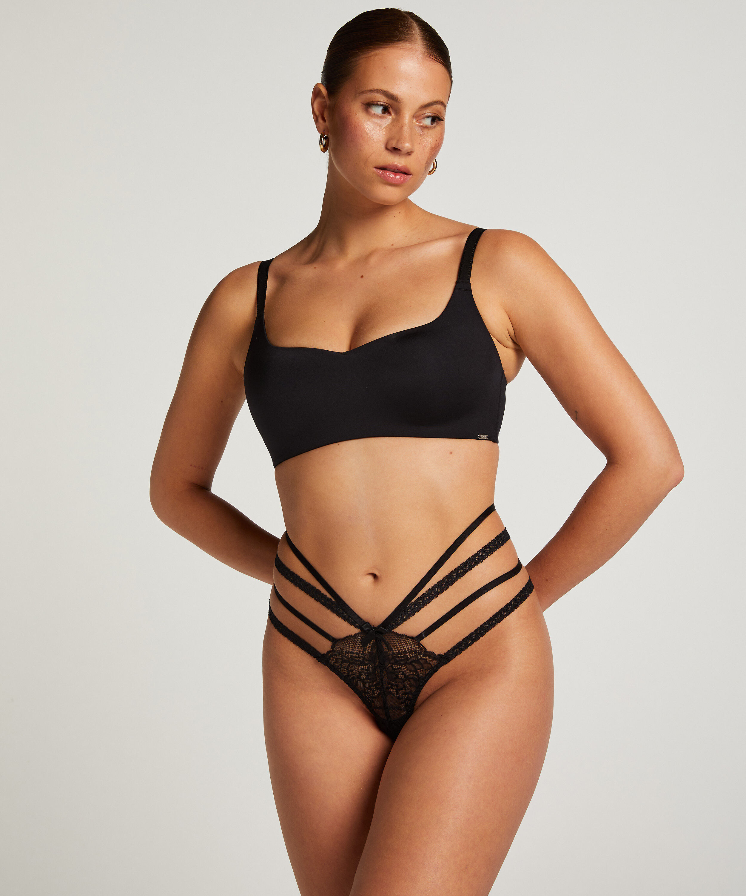 String Lorraine, Schwarz String Lorraine, Schwarz