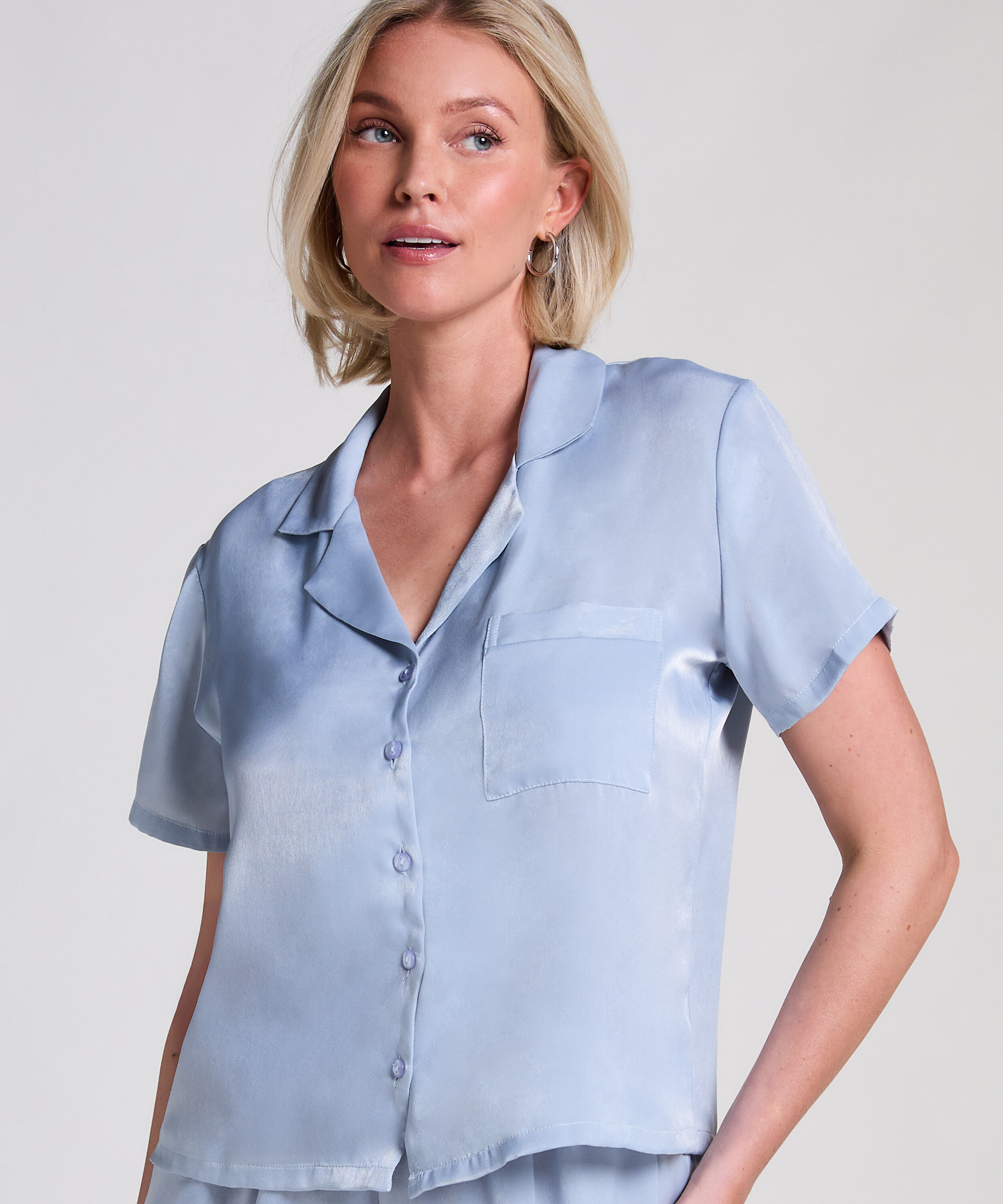 Kurzärmelige Satin-Jacke, Blau